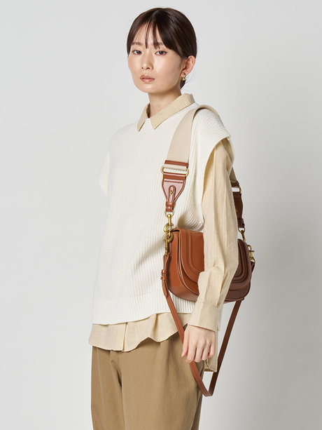 629879310のブラウスを着用したコーディネート